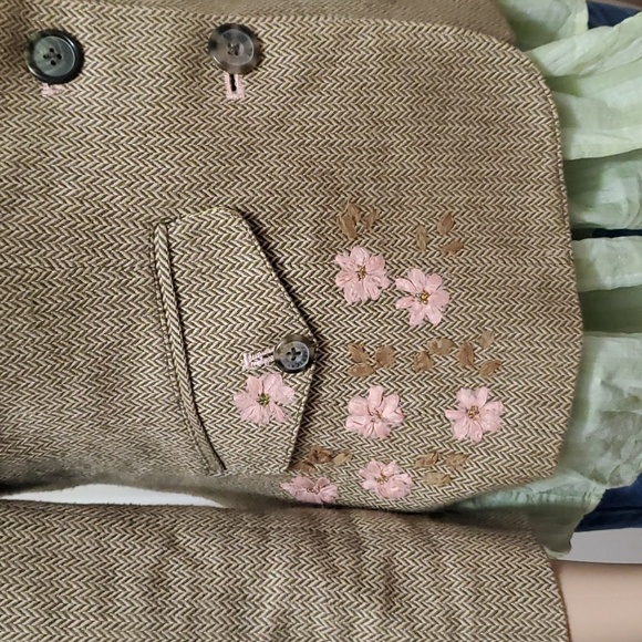 American Eagle s tweed blazer floral embroidered chic perfect for layering - Picture 3 of 9